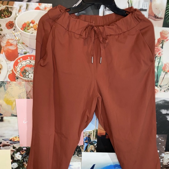 Lululemon Stretch 7/8 Pant - Picture 4 of 4